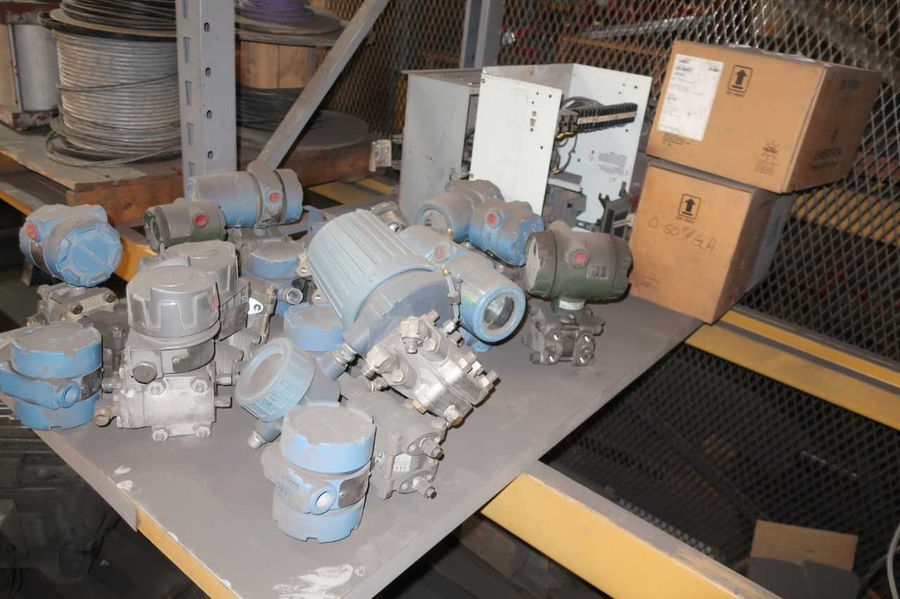 1 Shelf Section Of Assorted Instrumentation, Transmitters, Rosemount 2051C, 1151, Foxboro - MISCELLANEOUS