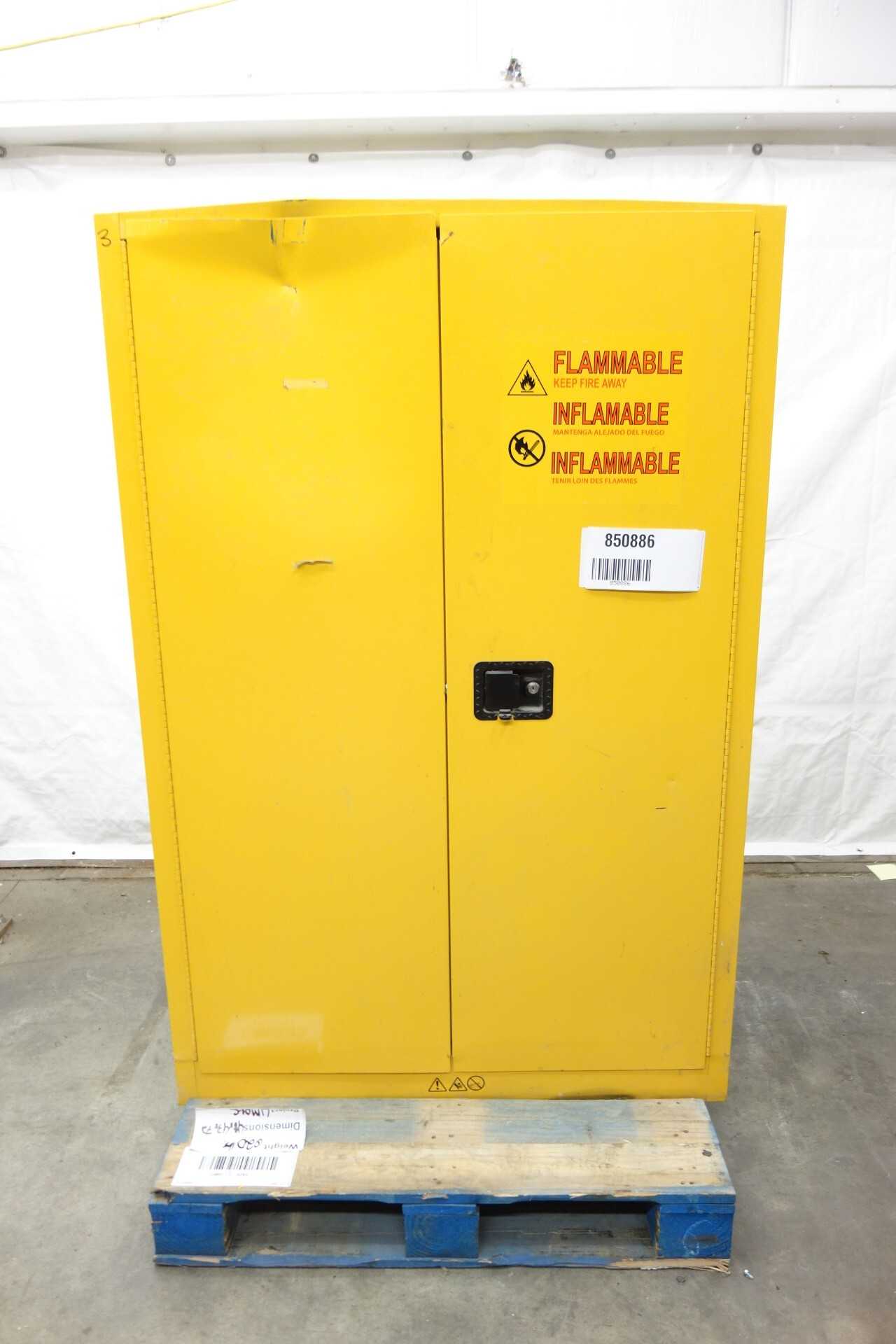 CONDOR SAFETY STORAGE CABINET FOR FLAMMBLE LIQUIDS WITH CONTENTS - SAFETY EQUIPMENT CONDOR SAFETY STORAGE CABINET FOR FLAMMBLE LIQUIDS WITH CONTENTS - SAFETY EQUIPMENT