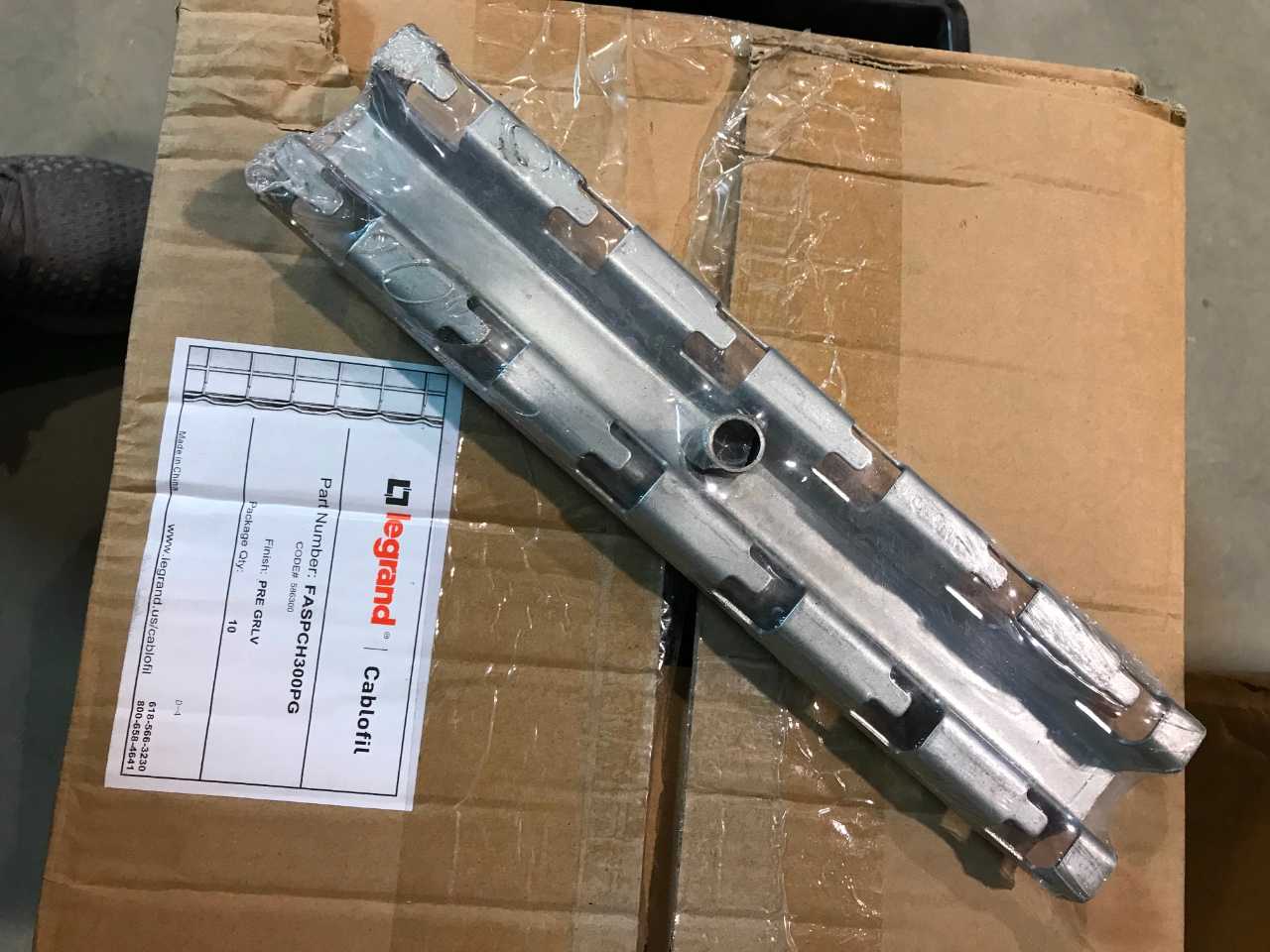 LEGRAND CABLE TRAY HANGER (QTY 4 X10 = 40) - ELECTRICAL COMPONENTS