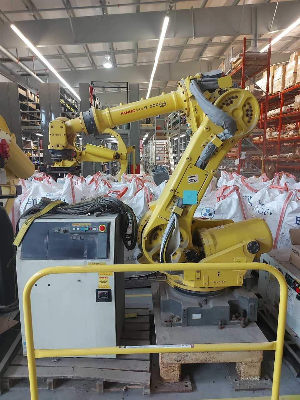FANUC R-2000iA 165F ROBOT W/ FANUC R-J3iB CONTROLLER - INDUSTRIAL ROBOTS