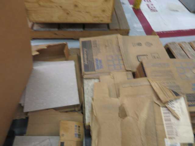 Armstrong Floor Tiles and other items (lot) - MISCELLANEOUS