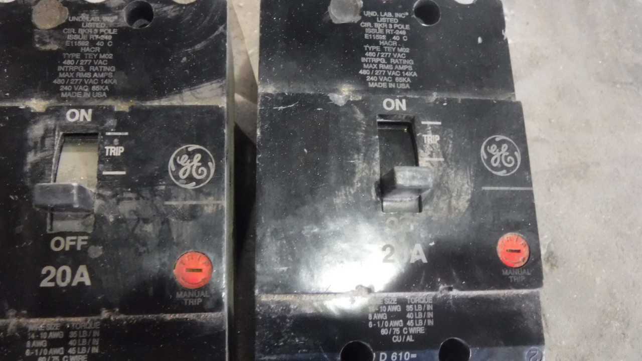 Lot of Nine 15 and 20 Amp GE Circuit Breakers - CIRCUIT BREAKERS