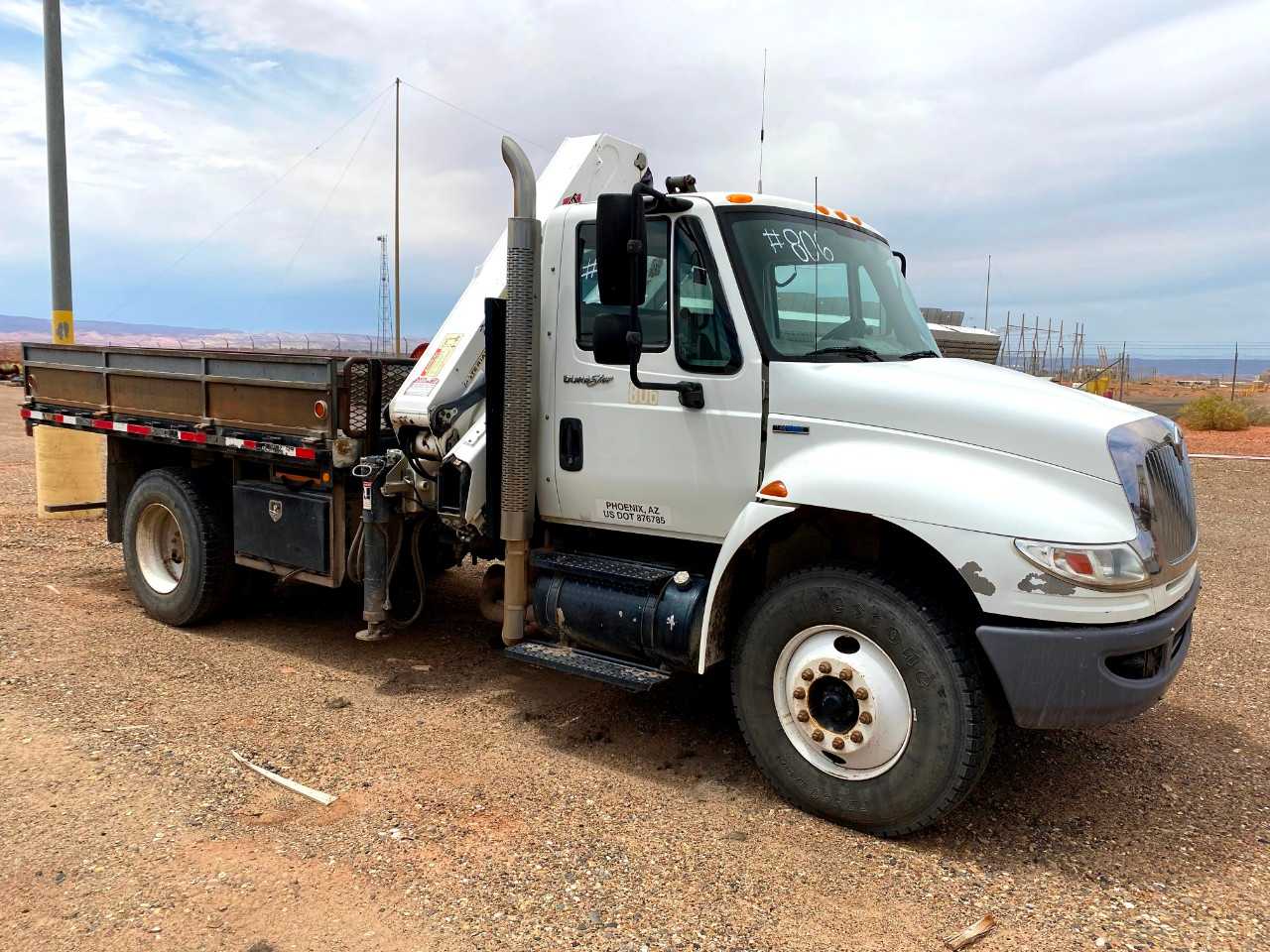 2009 International 4400 SBA 4X2 Stake Bed Truck w/ IMT Crane Loader - HYDRO EXCAVATOR TRUCKS