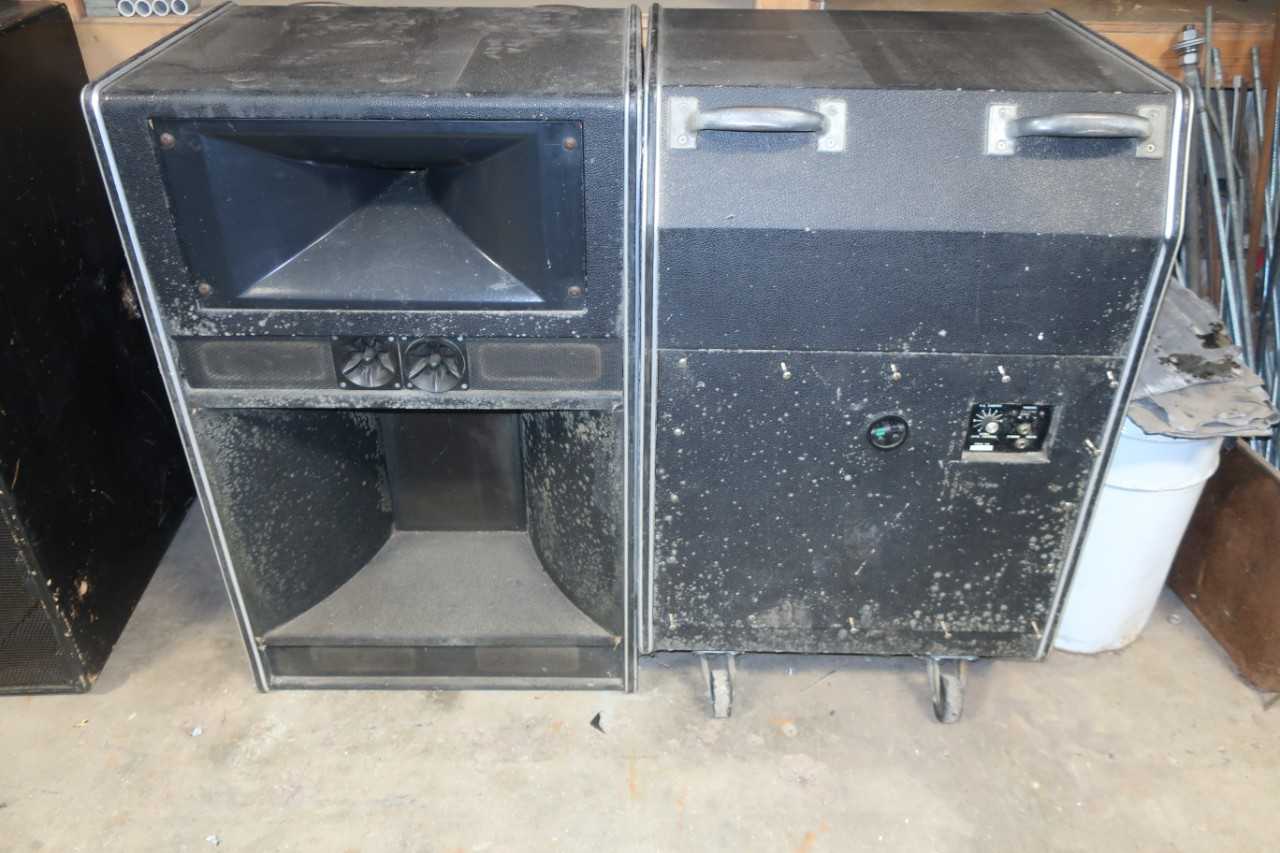 LOT OF 2 SPEAKER BOXES - MISCELLANEOUS