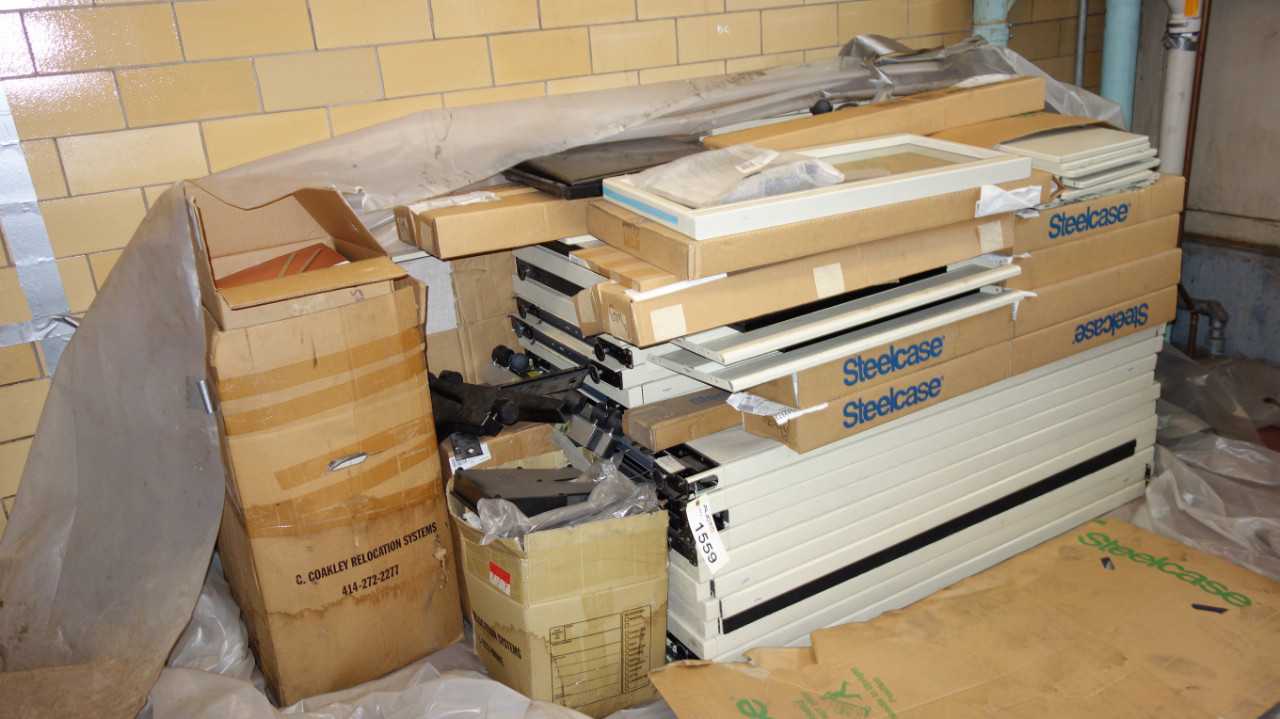 LOT OF ASSORTED STEELCASE OFFICE CUBICALS - PLANT & FACILITY