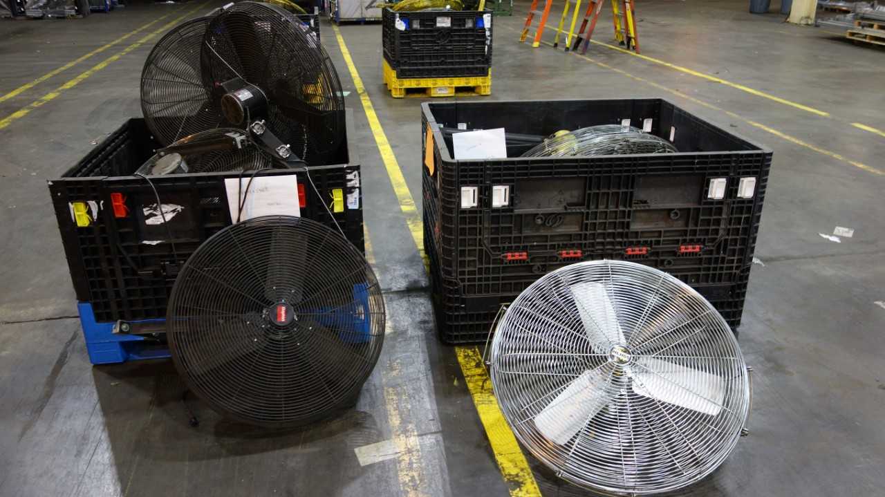 2 CRATES OF ASSORTED INDUSTRIAL FANS, DAYTON 1RWB4B, JAN-FAN JF-110V-HEM, AIRMASTER BTA48R11/9/7 - HVAC EQUIPMENT