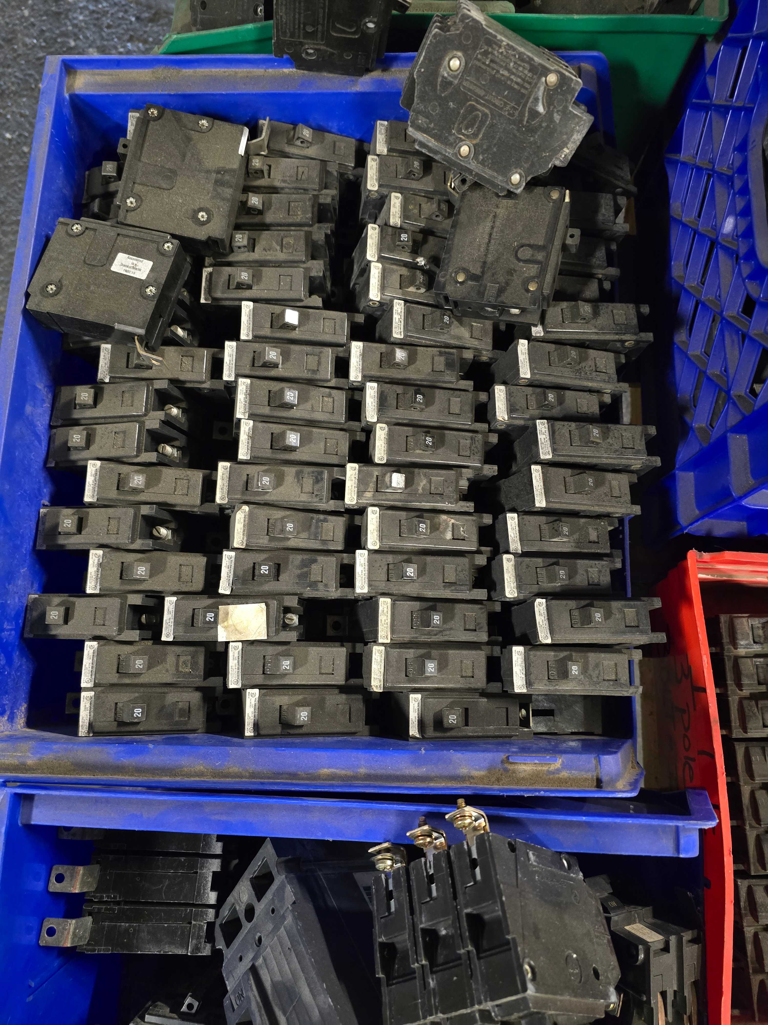 SKID LOT OF ASSORTED CIRCUIT BREAKERS - CIRCUIT BREAKERS