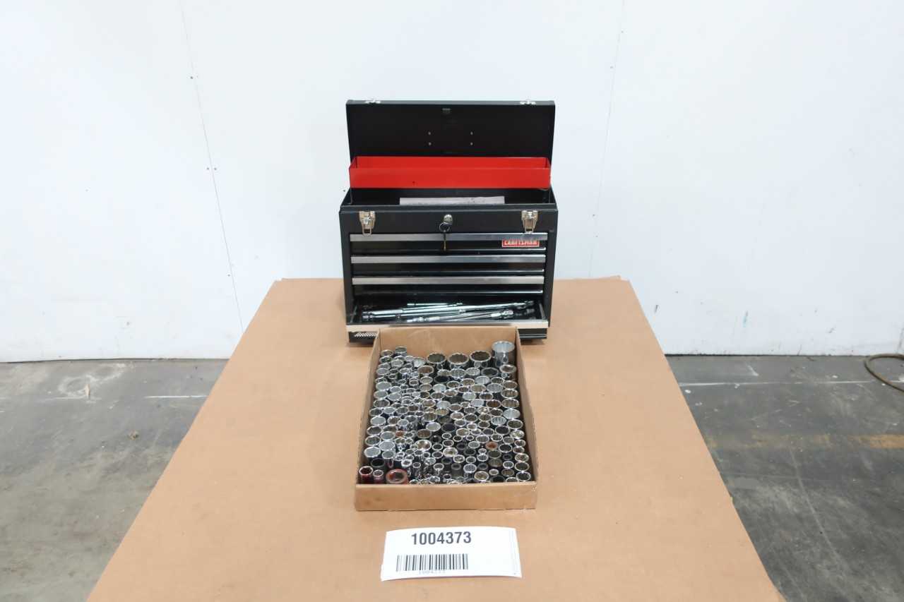 4 DRAWER LOCKING CRAFTMANS TOOL BOX AND ASSORTED SOCKETS/RACHETS - TOOL STORAGE