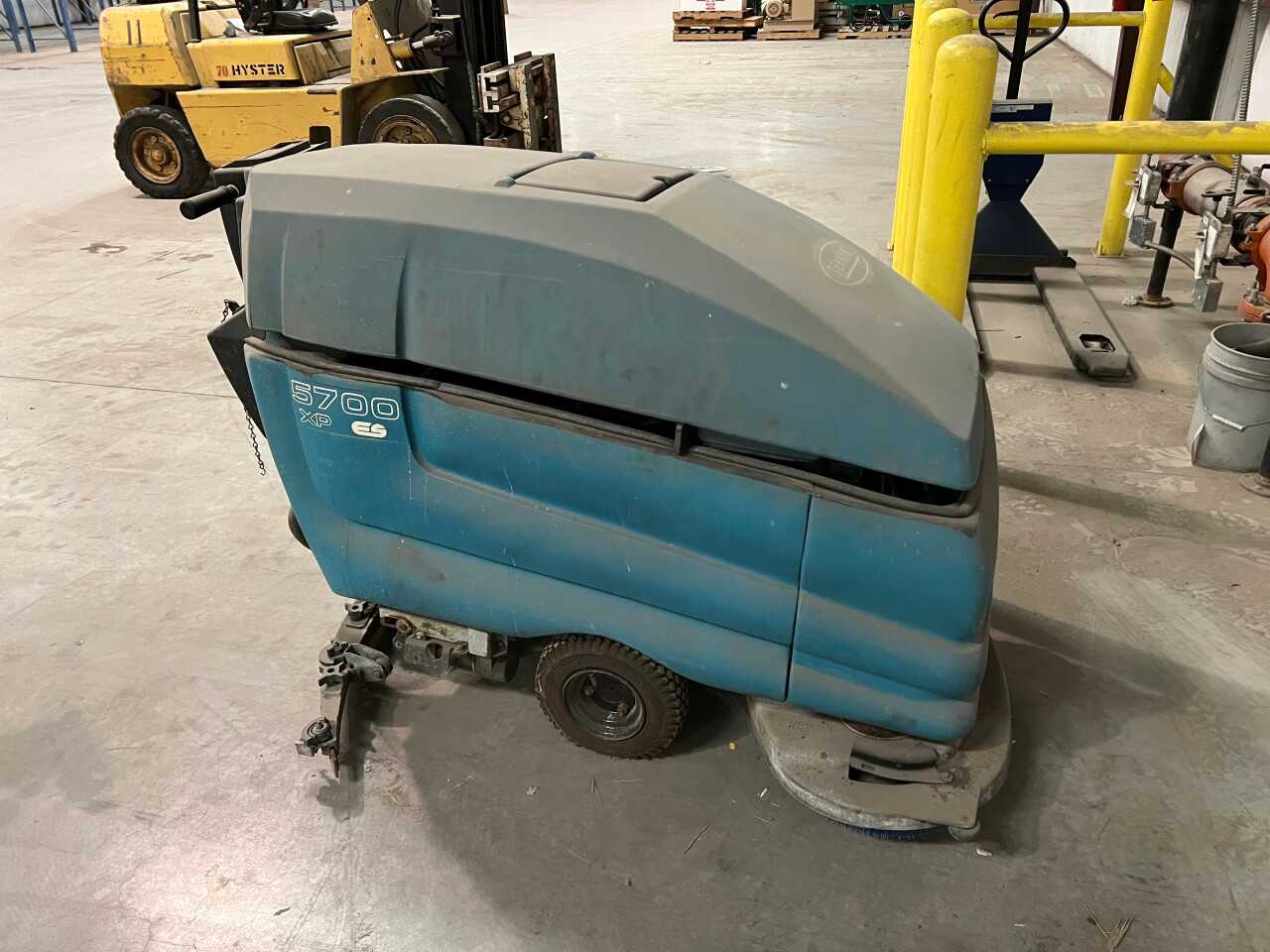 TENNANT 5700XP WALK BEHIND FLOOR SCRUBBER (NEW MEXICO) - PLANT & FACILITY