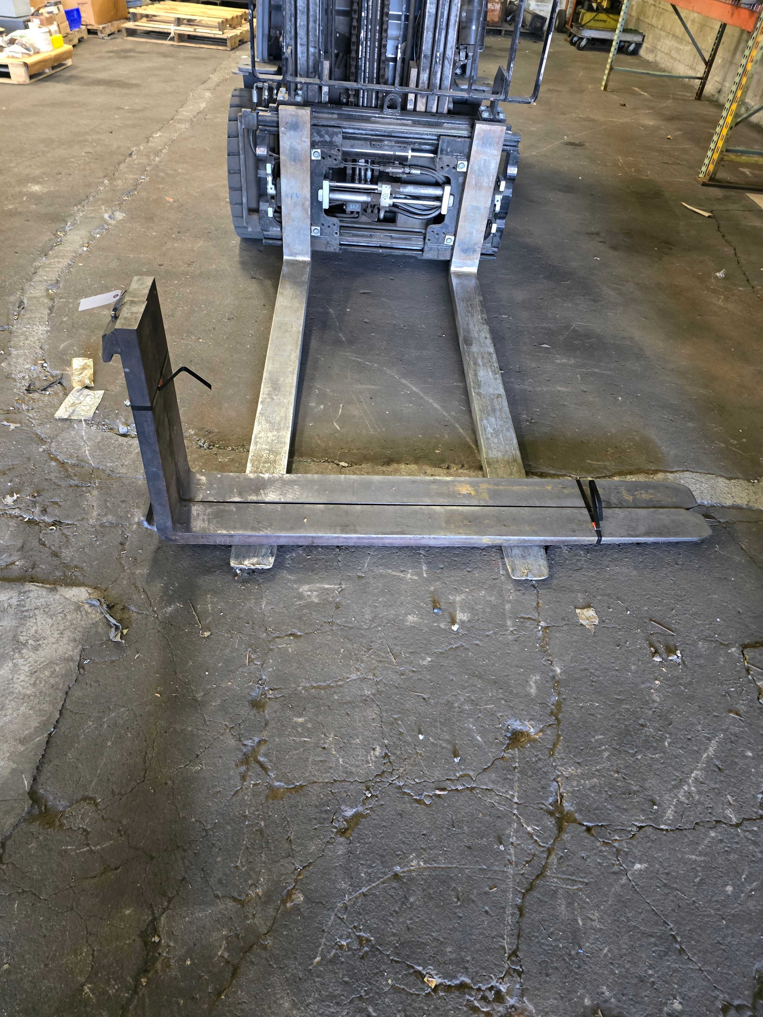 PAIR OF KENHAR K3122U 60" LIFT TRUCK FORKS - MATERIAL HANDLING EQUIPMENT