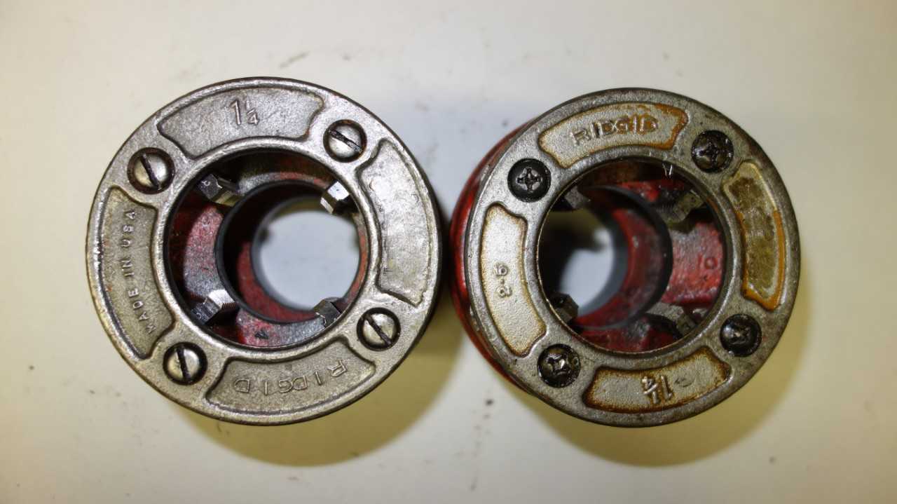 LOT OF 2 RIDGID 1-1/4 IN DIE HEADS - ELECTRIC POWER TOOLS