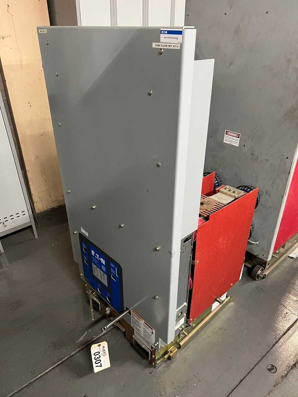 Eaton VR series vacuum breaker 3000A - CIRCUIT BREAKERS