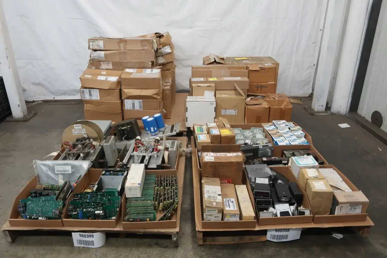 4 PALLETS OF ELECTRICAL - ELECTRICAL COMPONENTS