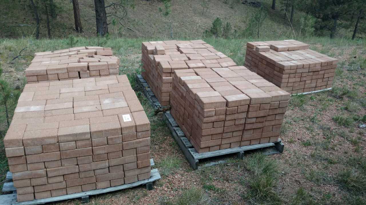 Brick Pavers Qty 1600 - TRAILER MOUNTED EQUIPMENT Brick Pavers Qty 1600 - TRAILER MOUNTED EQUIPMENT