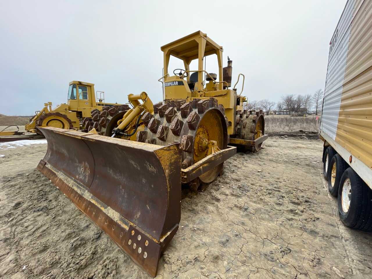 Caterpillar Dozer 825B - CONSTRUCTION EQUIPMENT