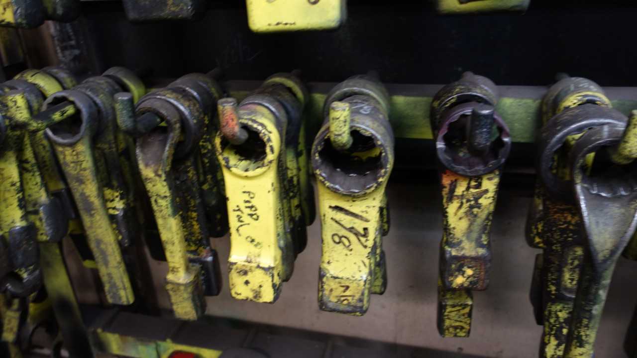 ASSORTED LOT OF STRIKING WRENCHES PROTO SNAP-ON WILLIAMS 1-1/16 IN TO 2-3/4 IN - HAND TOOLS