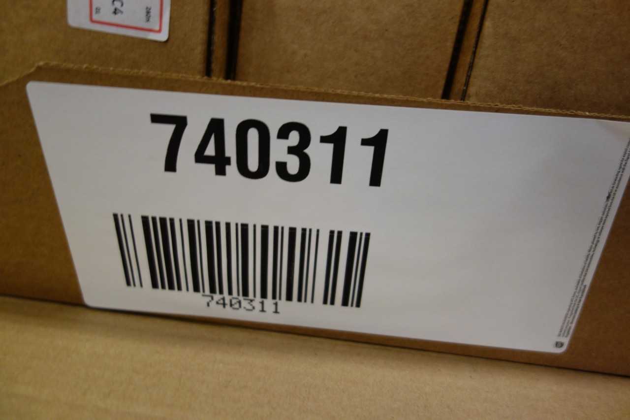 LOT OF 8 BOXES OF SKF ROLLER BEARINGS - BEARINGS