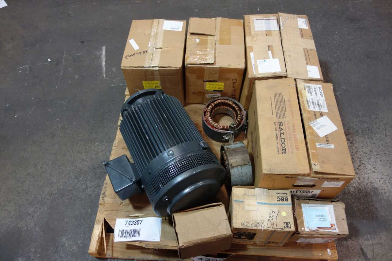 1 PALLET OF ASSORTED AC MOTORS, TRANSFORMERS, MOTOR PARTS AND ACCESSORIES- GENERAL ELECTRIC, BALDOR, EATON - ELECTRIC MOTORS