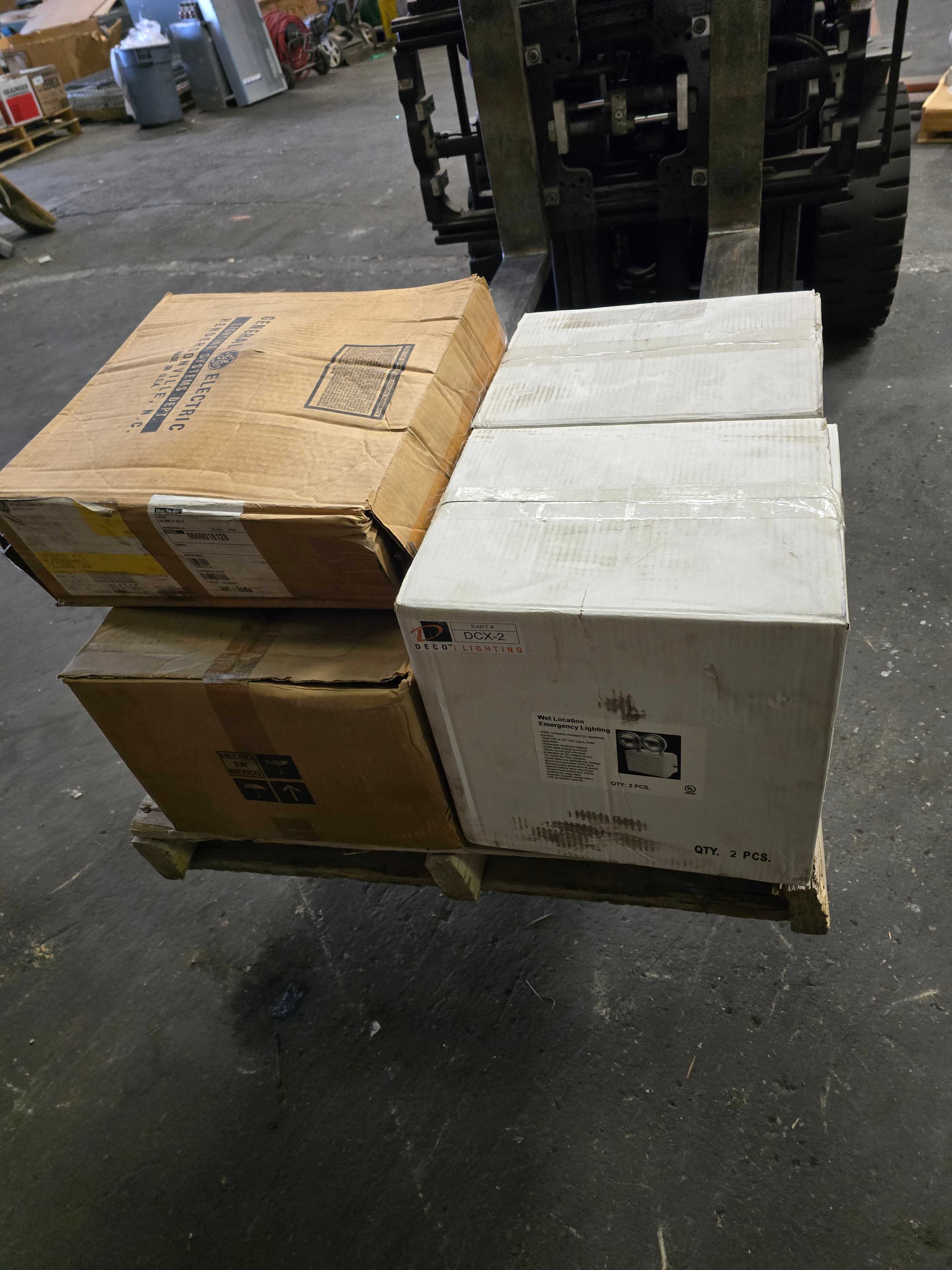 LOT OF EMERGENCY & OTHER LIGHTING - LIGHTING
