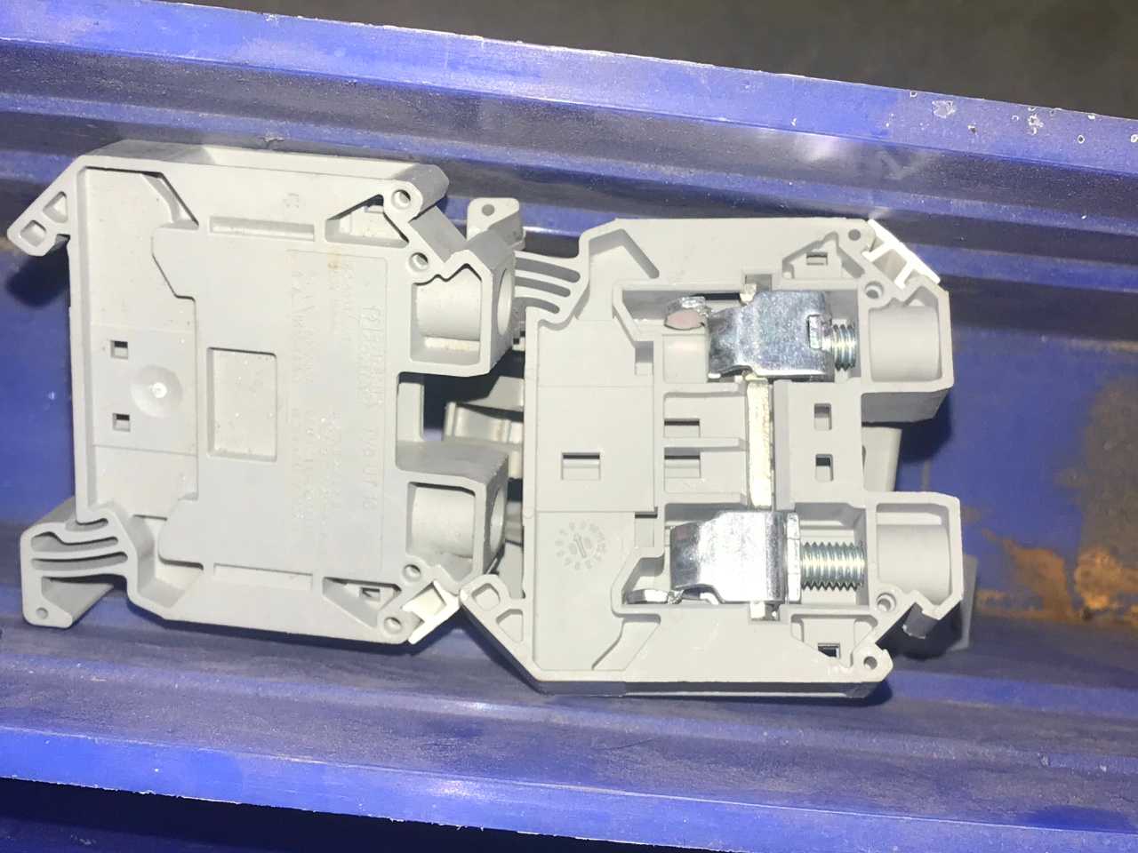 TERMINAL BLOCKS AND STRAIN RELIEF - ELECTRICAL COMPONENTS