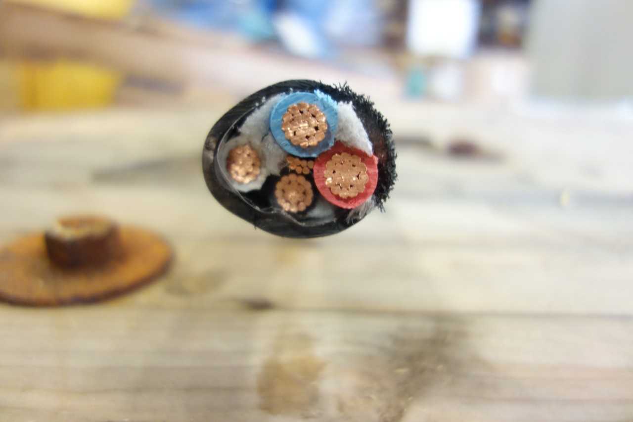 SPOOL OF ELECTRICAL CABLE T90/105C DRY XLFE WIRE - ELECTRICAL COMPONENTS