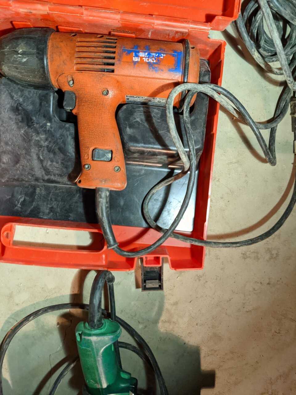Lot of 2 impact drivers - ELECTRIC POWER TOOLS