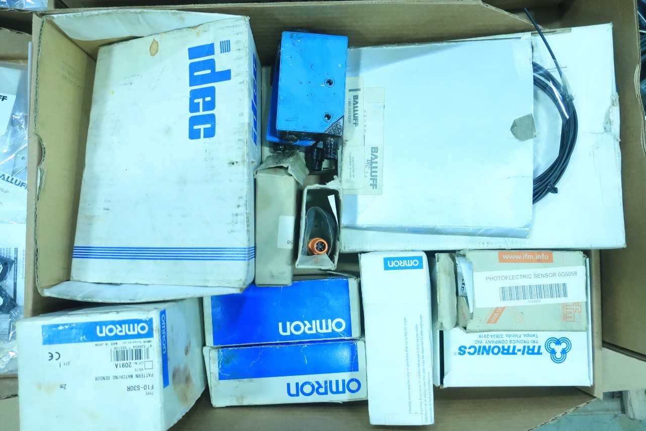 1 LOT OF PHOTOELECTRIC SENSORS-OMRON, SANATECH, BALLUFF - INSTRUMENTATION