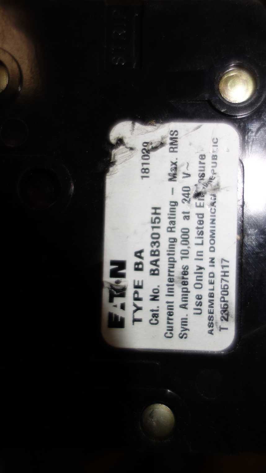 1 PALLET OF ASSORTED EATON QUICKLAG MINIATURE BREAKERS - CIRCUIT BREAKERS