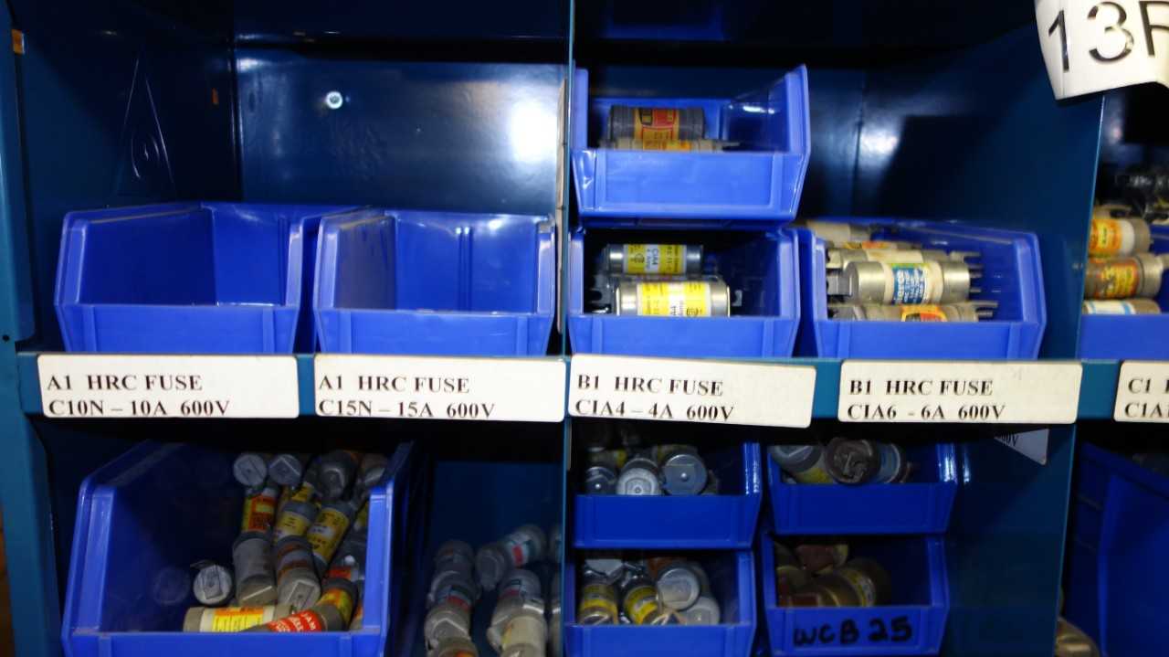 LOT OF ASSORTED FUSES - FUSES