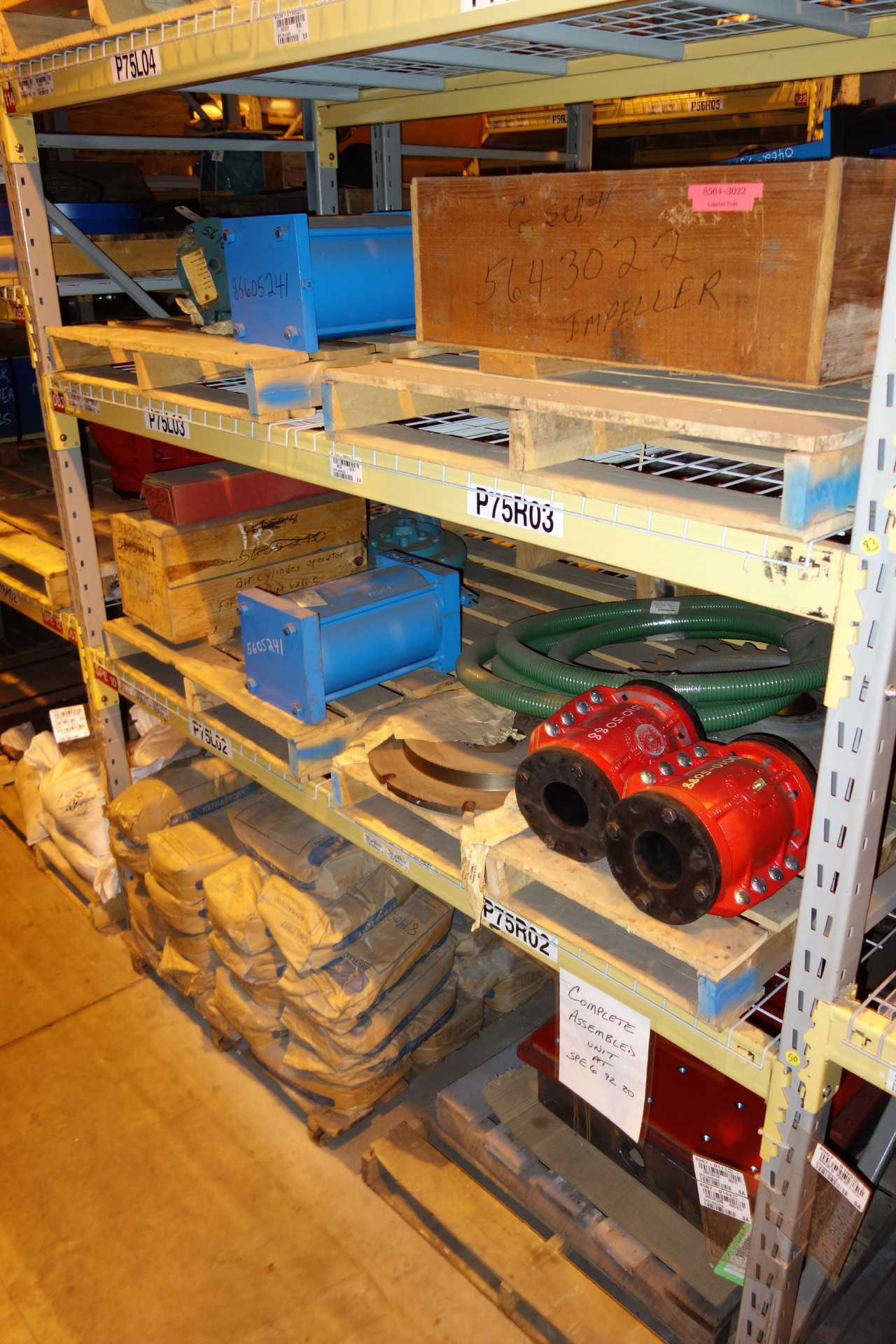 CONTENTS OF 2 UPRIGHT RACKING SECTIONS, VALVES - INDUSTRIAL PARTS