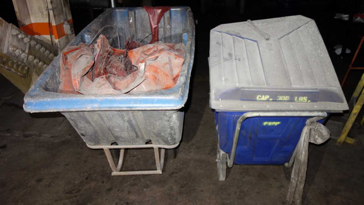 RUBBERMAID AND AKRO-MILLS GARBAGE CARTS - ROLLING CARTS