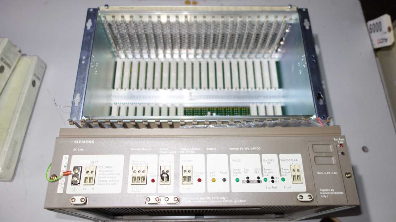 SIEMENS SIMATIC S5 135U CHASSIS RACK - AUTOMATION & CONTROLS