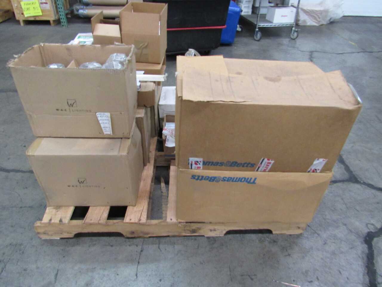 Pallet of 236x Assorted Lights, LEDs, Electrical Conduit Fittings, Tools & Neutral/Ground & Cables - ELECTRICAL COMPONENTS