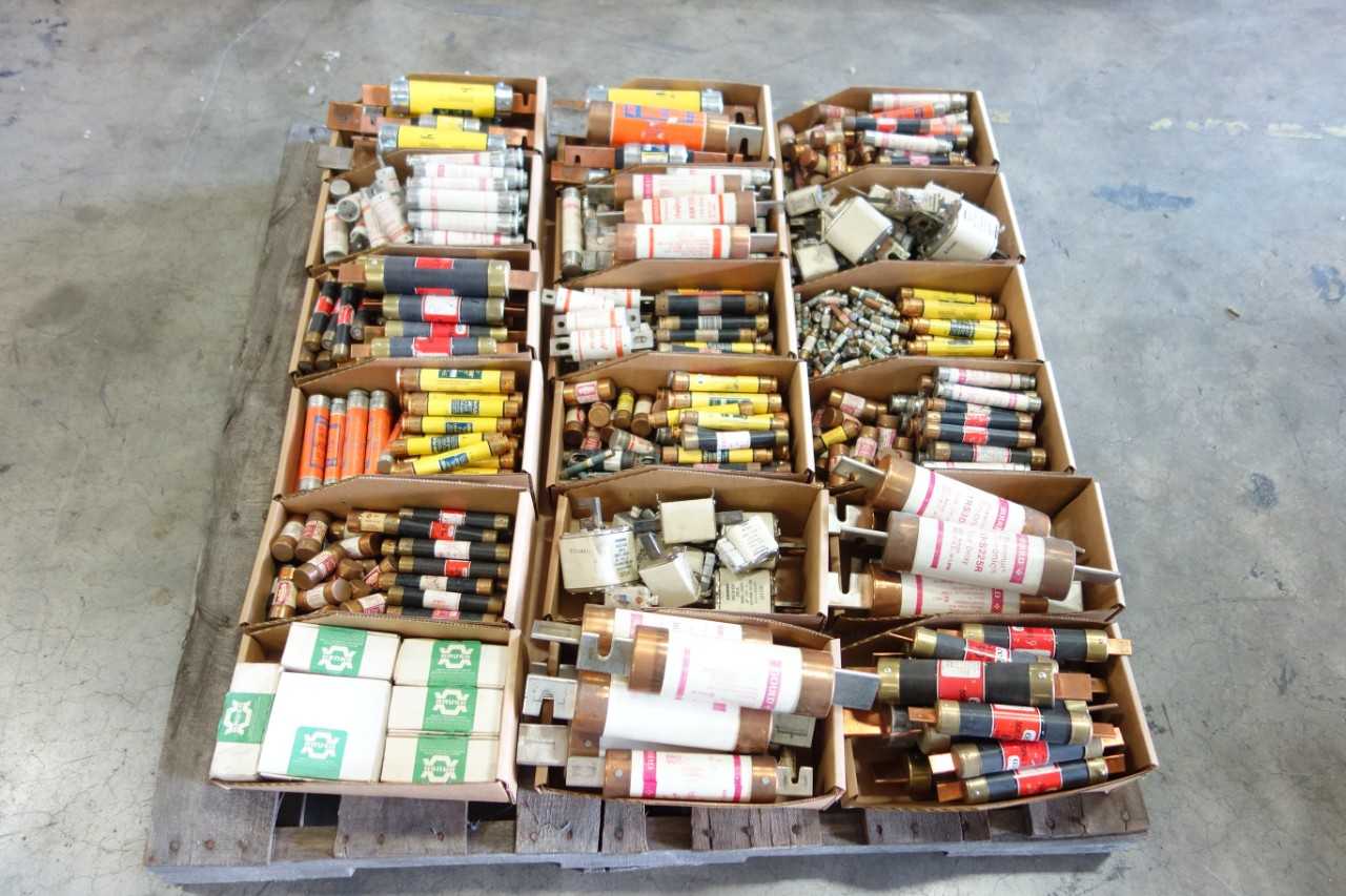 1 PALLET OF ASSORTED FUSES - HAND TOOLS