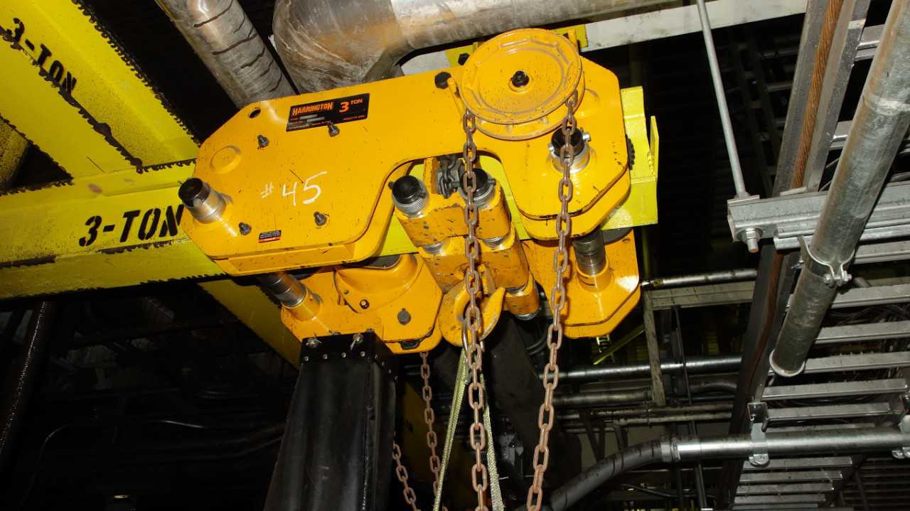 LOT OF 4 HARRINGTON 3 TON MANUAL CHAIN HOIST - MISCELLANEOUS