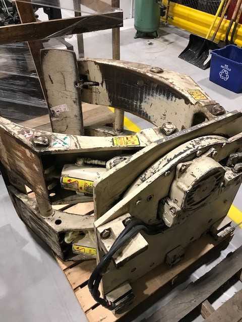 Cascade 45F-RC-03G roll clamp Appleton WI - LIFTING ATTACHMENTS