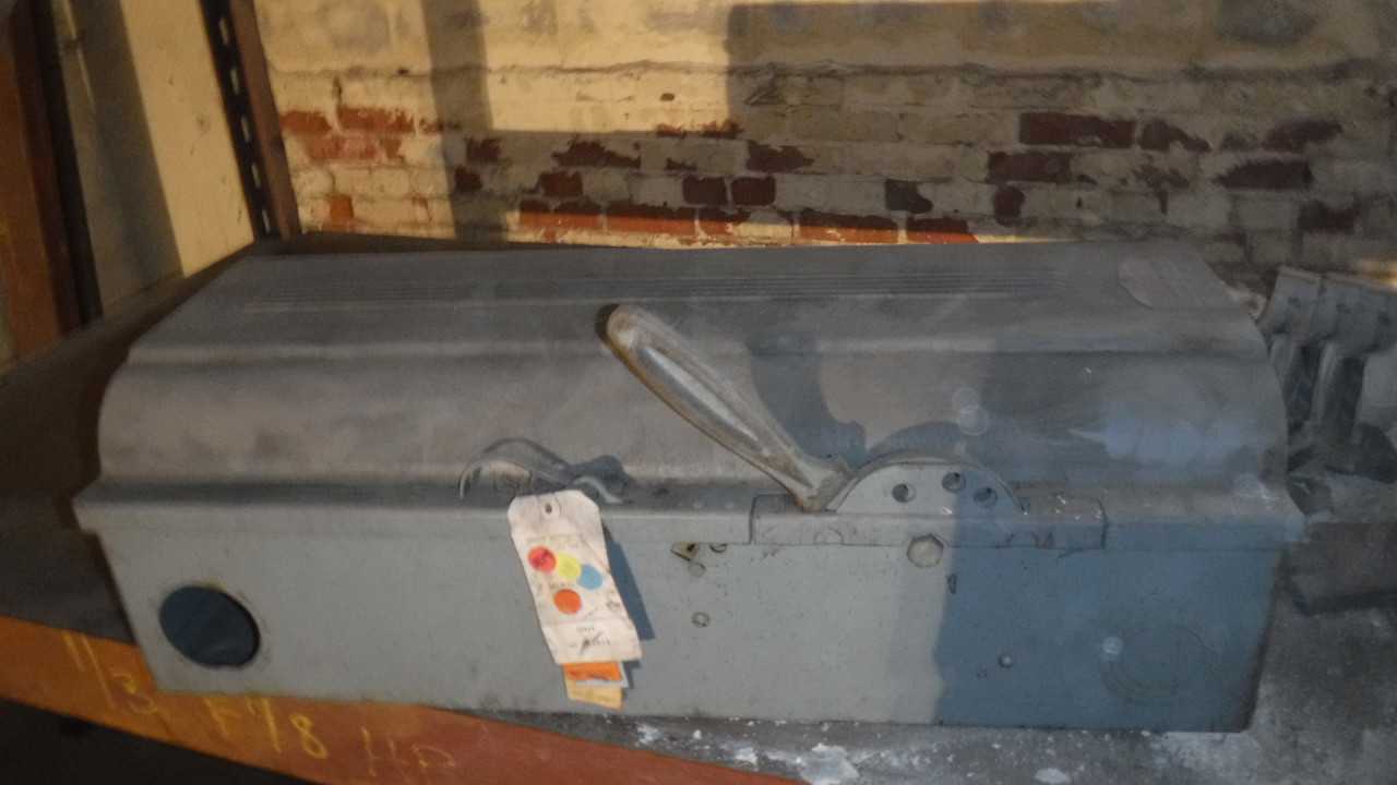200 Amp Cutler-Hammer Safety Switch - DISCONNECT SWITCHES