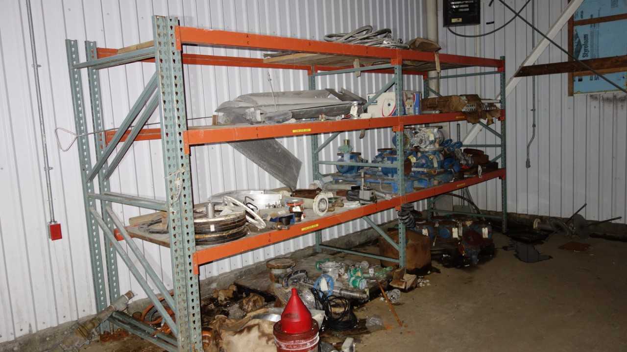 2 SECTIONS OF STEEL TEARDROP RACKING (NO CONTENTS) - PALLET RACKING