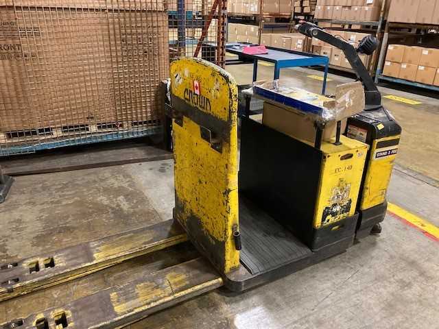 Crown Equipment Center Rider EB003 - FORKLIFTS