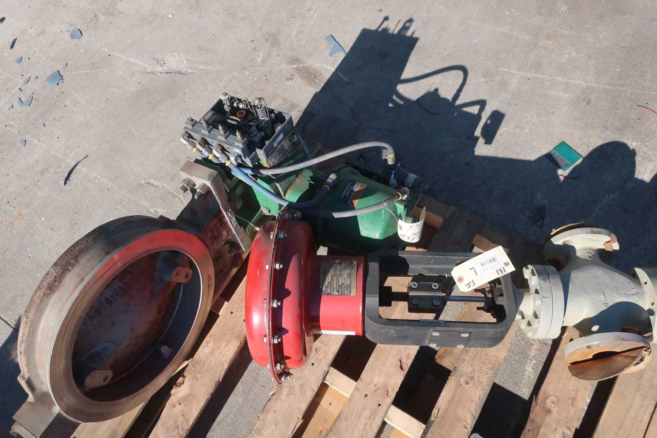 LOT OF 2 ASSORTED CONTROL VALVES - CONTROL VALVE
