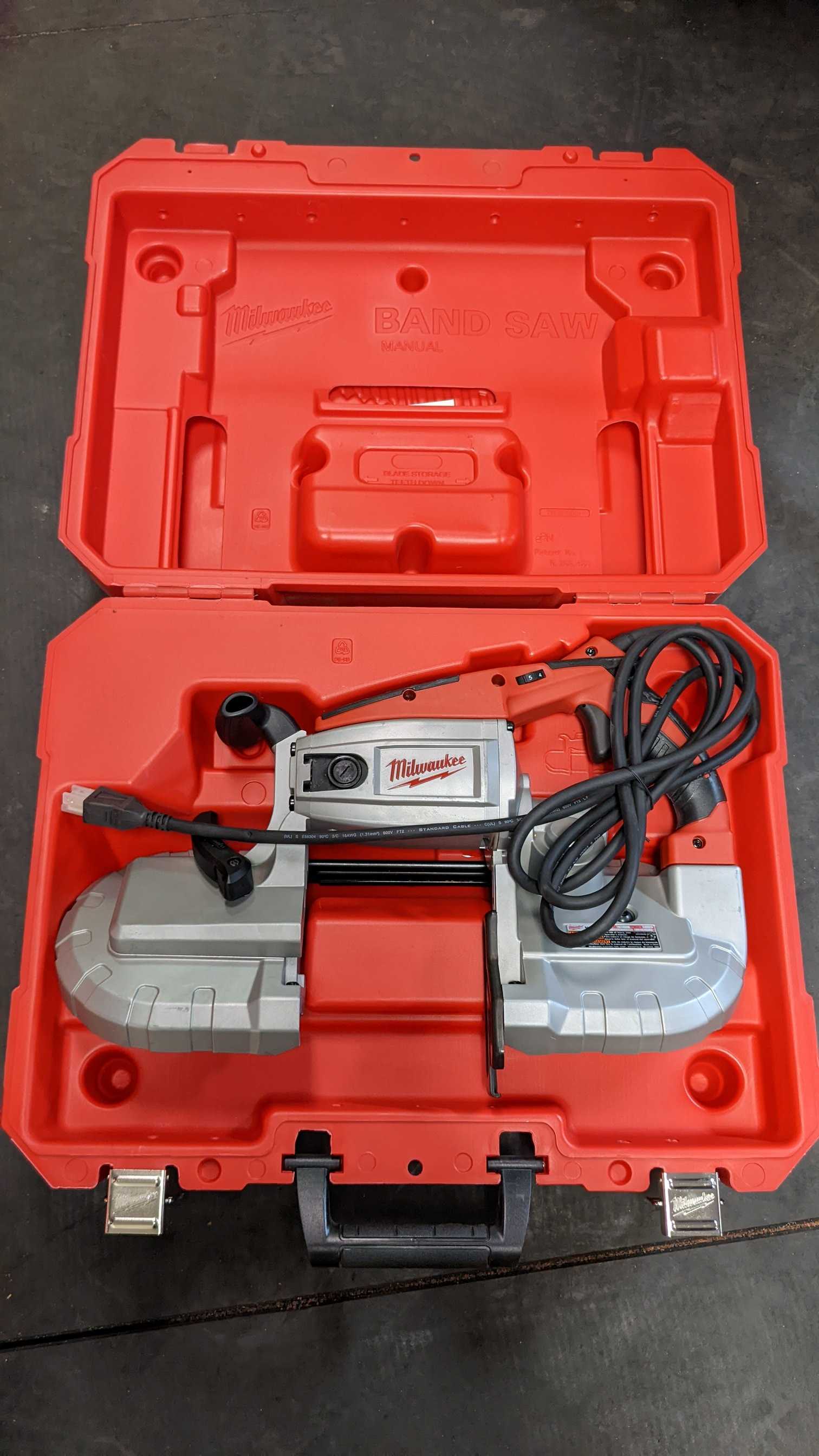 MILWAUKEE BAND SAW - ELECTRIC POWER TOOLS