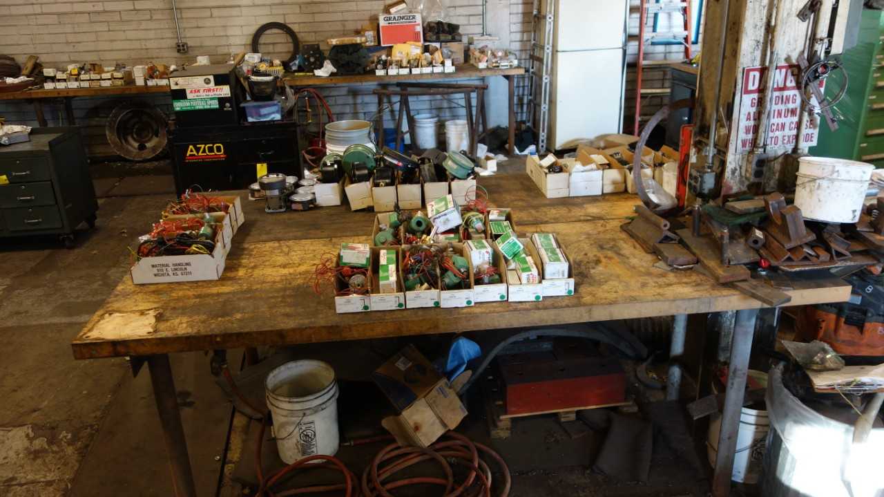PROFESSIONAL TOOL WORK TABLE (NO CONTENTS - TABLE ONLY) - PLANT & FACILITY