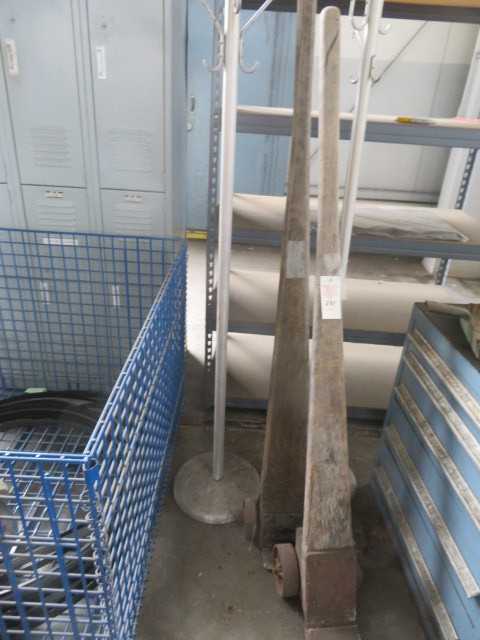 Rigging Tool and hat Stands (lot) - MISCELLANEOUS