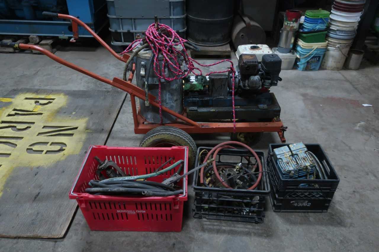ALBANY 10HB 1A31 MOTORIZED PAINT SPRAYER W/ STENCILS - ELECTRIC POWER TOOLS