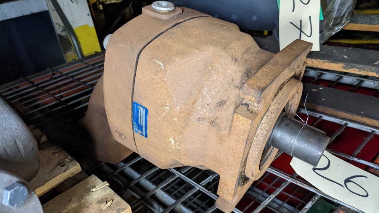 Lot of 4 hydraulic pumps. - PUMPS
