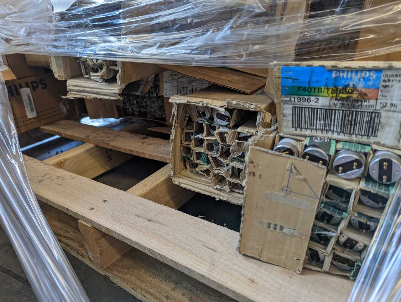 [Philips, Sylvania] Assorted Light Bulbs, Lighting Accys - LIGHTING