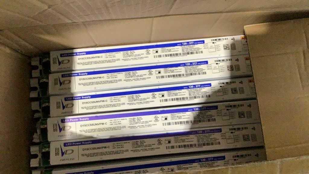 (Approximately 145) Assorted LED Drivers Everline D15CC55UNVTB-C, D15CC55UNVPW-C - LIGHTING