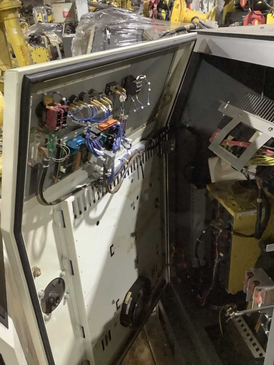 Fanuc R2000iB-210F w/ R30iA Robot - INDUSTRIAL PARTS