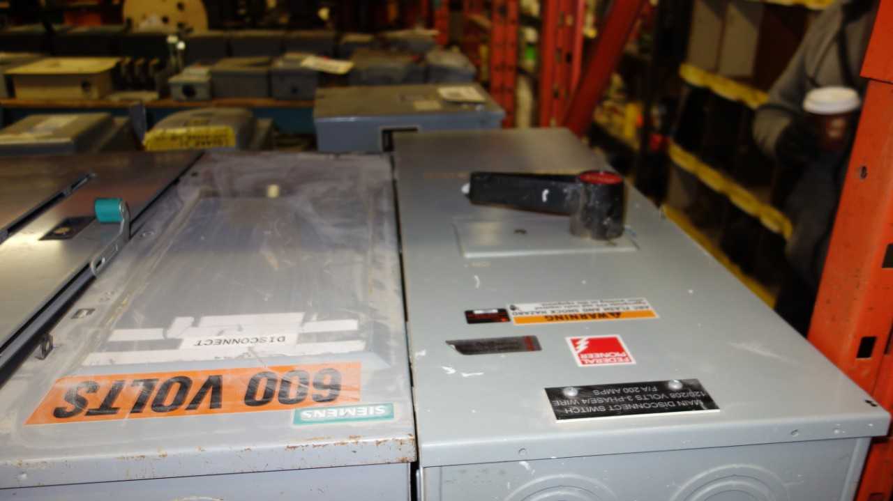 LOT OF ASSORTED DISCONNECT SWITCHES - DISCONNECT SWITCHES