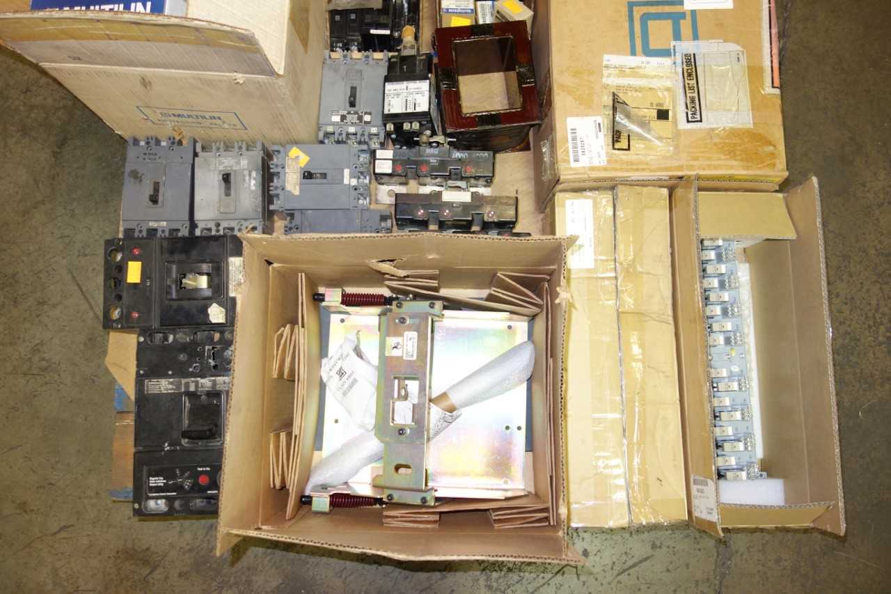 1 PALLET OF ASSORTED MOLDED CASE CIRCUIT BREAKERS, BREAKER PARTS AND ACCESSORIES - CIRCUIT BREAKERS